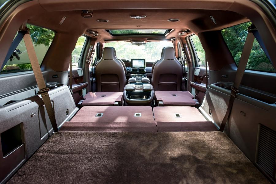 Интерьер Lincoln Navigator L Black Label 2017 года  (фото 24 из 27)